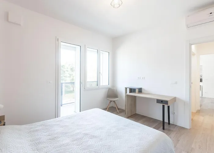 Malibo, By Short Holidays *