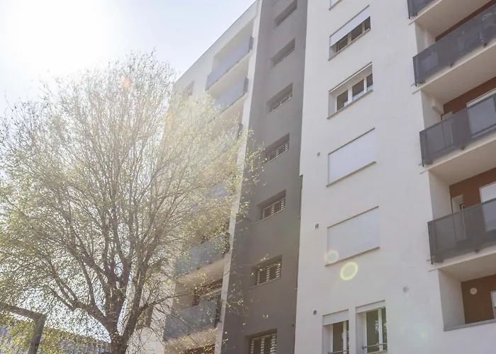 Malibo, By Short Holidays